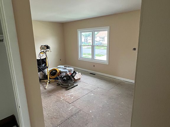 4th image of 102 Donny Dr