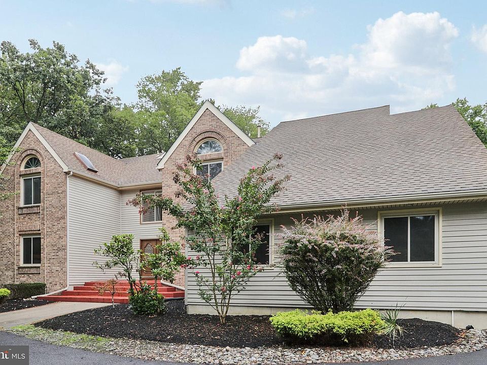 1st image of 22 Holly Oak Dr