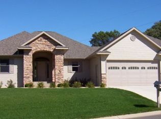 403 Northern Hills Ct, Saint Charles, MN 55972