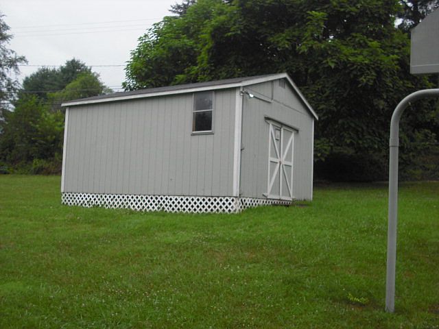 2nd image of 6 S Chestnut Ave