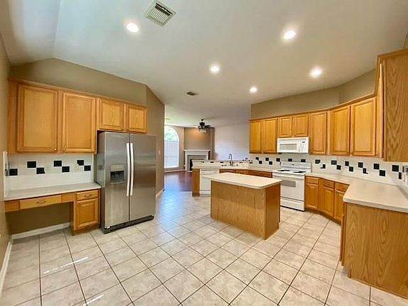5th image of 3215 Worthington Dr