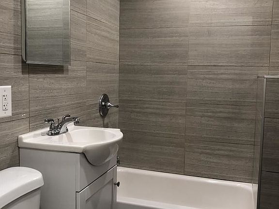 3rd image of 918 Saint Nicholas Ave APT 1F
