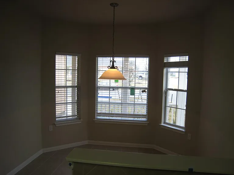 3805 Bronco Bend Loop — Photo 4