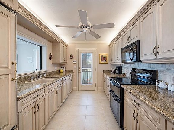 5th image of 222 Harbour Dr APT 303