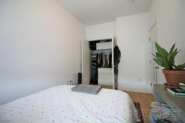 Rented by Real Street Inc | media 10