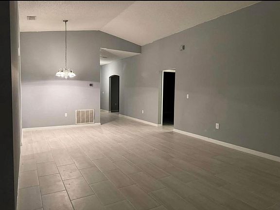 4th image of 449 Heather Hill Blvd