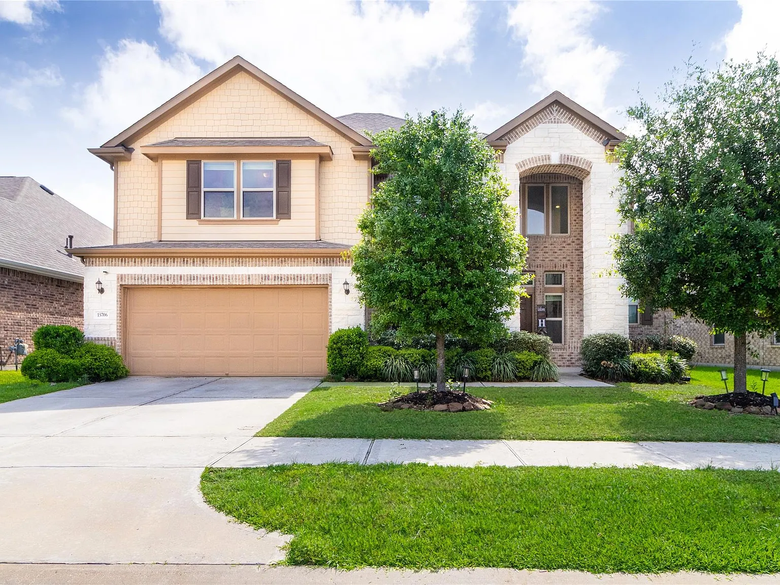 4 bed, 2.5 bath, 3036 sqft, $3,000 — Photo 2