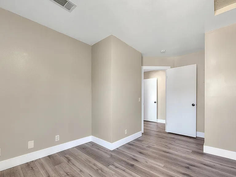 340 W Caroline Ct — Photo 22