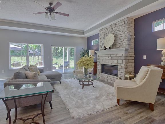 2nd image of 4057 Coventry Cir