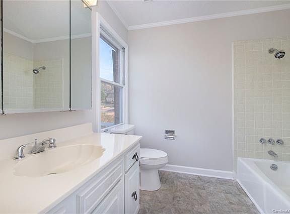 4th image of 2401 Jefferson Ave