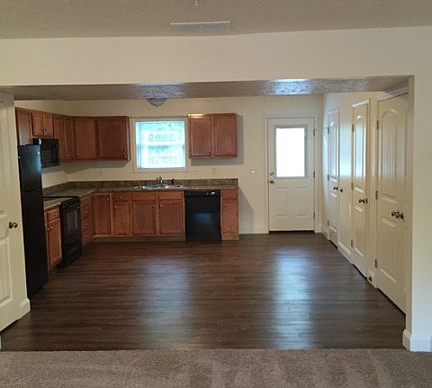 3rd image of 100 S Haven Ln