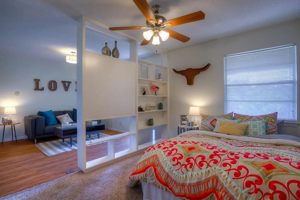 1 bed, 1.0 bath, 438 sqft, $900 — Photo 2