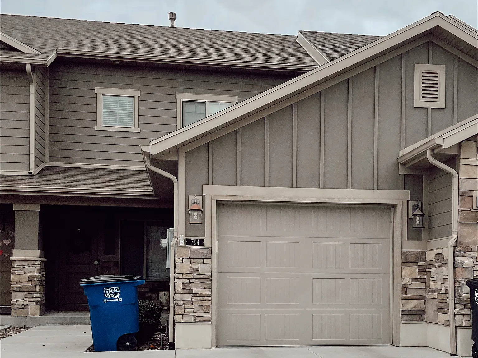 3 bed, 2.5 bath, 1320 sqft, $2,300 — Photo 1