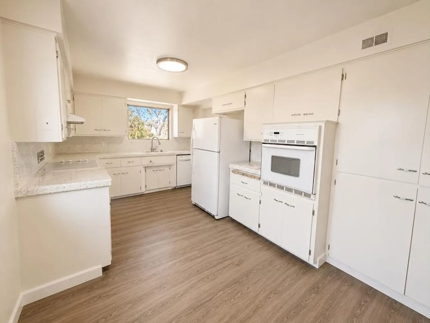 Spacious 4-Bed Home Near SDSU! — Photo 4