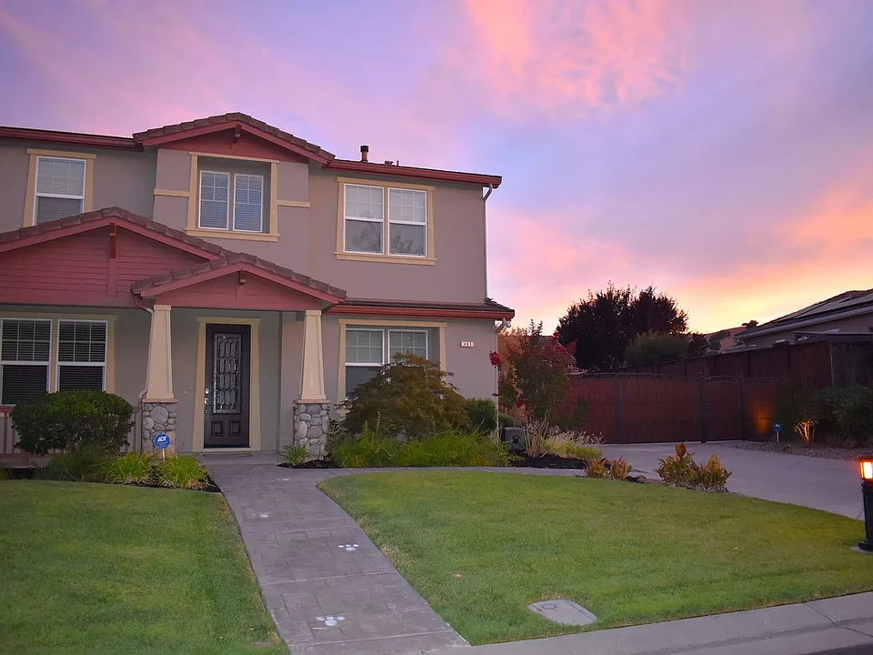 463 Peacock Way