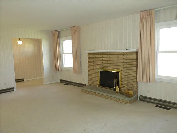 4th image of 105 Holiday Ln