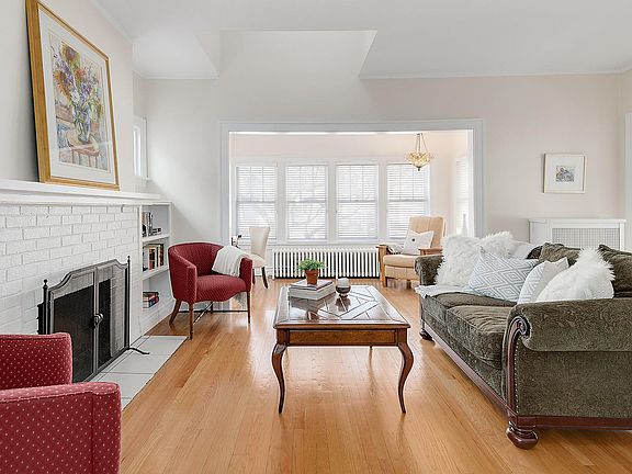 3rd image of 135 N Ashland Ave