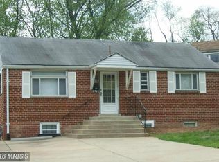 2736 Woodley Pl, Falls Church, VA 22046
