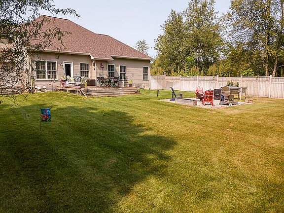 5th image of 1583 Carolyn Dr