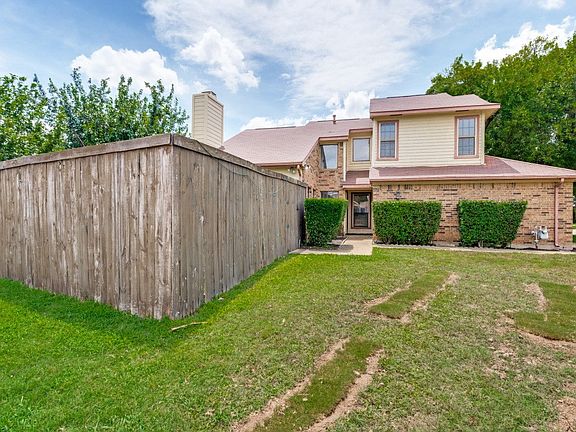 2nd image of 3828 Clover Hill Ln
