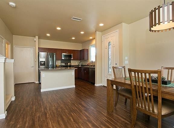 2nd image of 424 Koakoa St