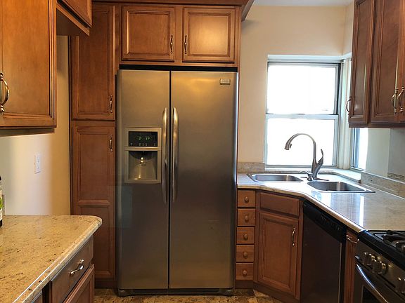 4th image of 8 Wooleys Ln APT B12b
