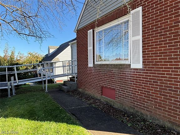 2nd image of 1508 33rd St NE