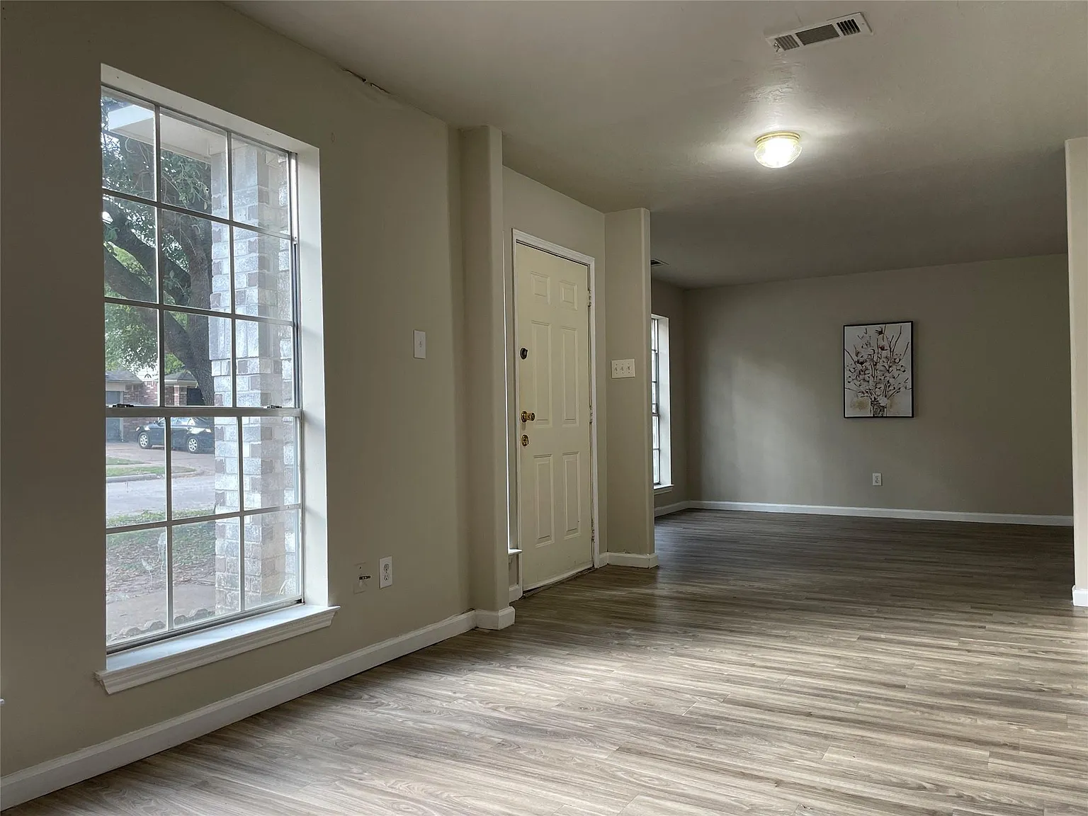 4 bed, 2.5 bath, 2275 sqft, $2,150 — Photo 2