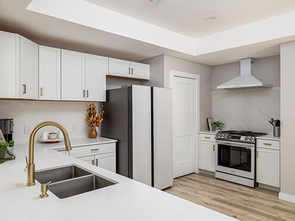 4th image of 2401 Apple Valley Cir