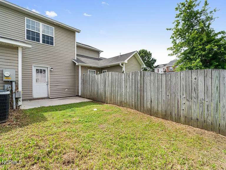 103 Pinegrove Ct — Photo 15