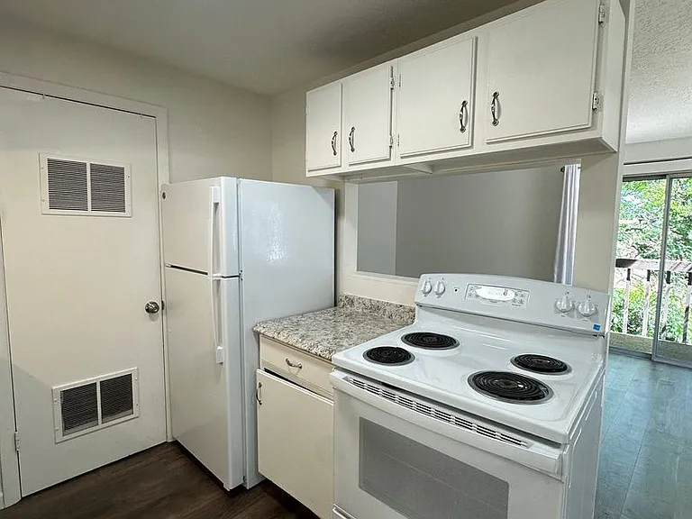 745 E Lazon Dr — Photo 33