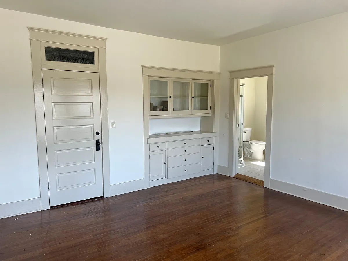Building Photo - 105 E Avenue 43 #1