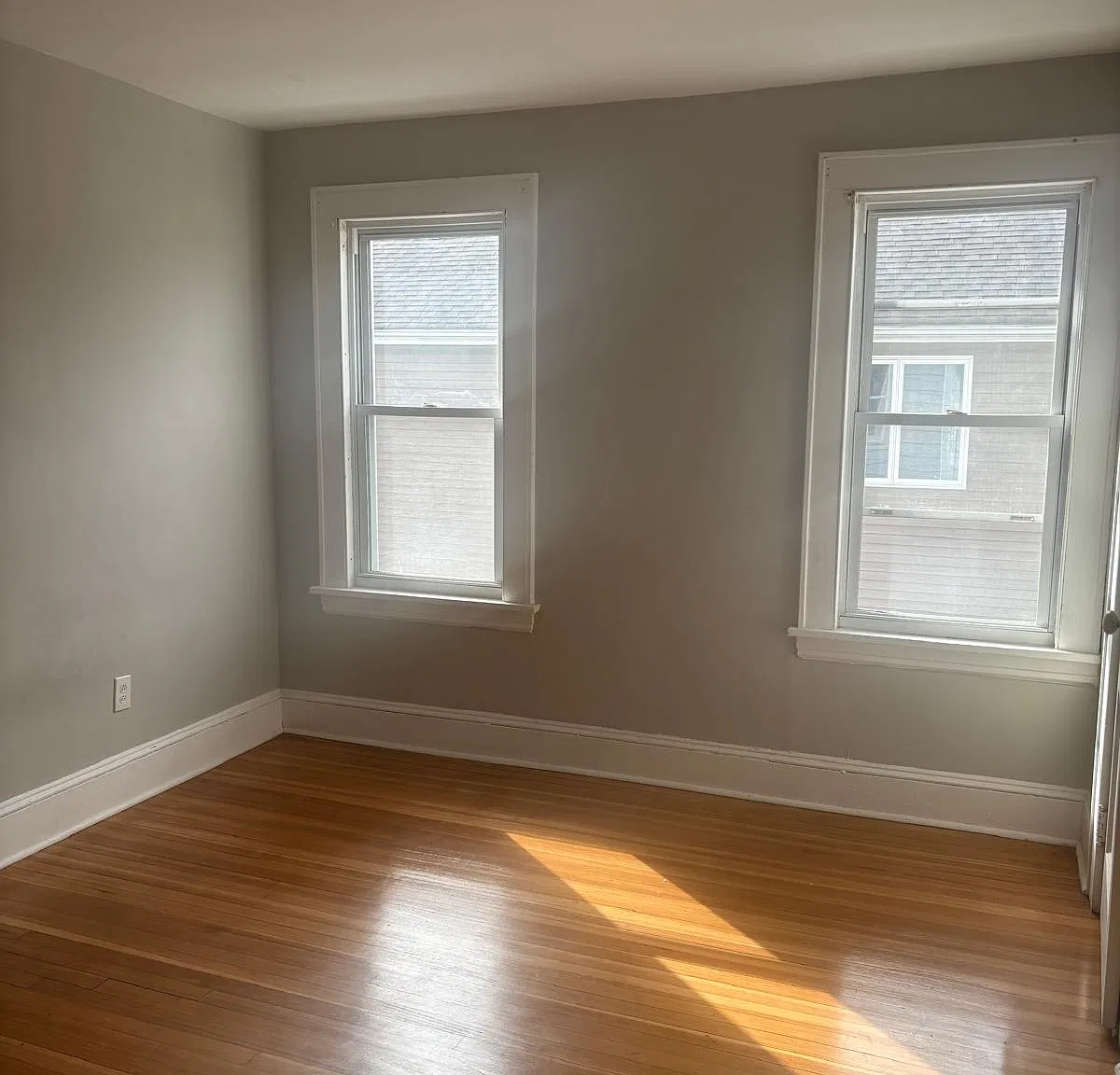 3 bed, 1170 sqft, $2,400 — Photo 1