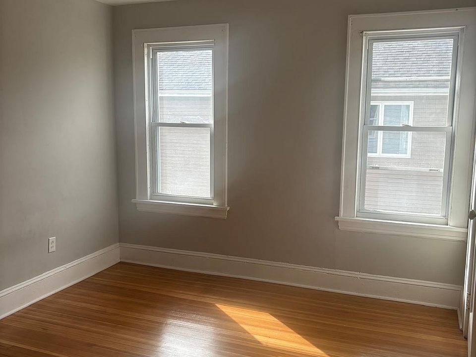 1st image of 1663 Barnum Ave #2-0