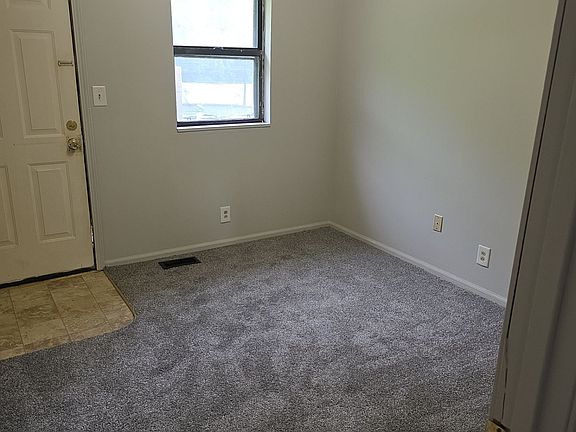 4th image of 109 Villa Dr APT 2
