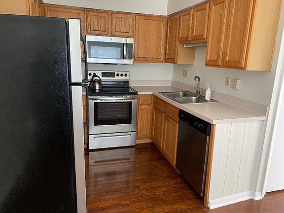 3rd image of 1326 Aarons Way #1326