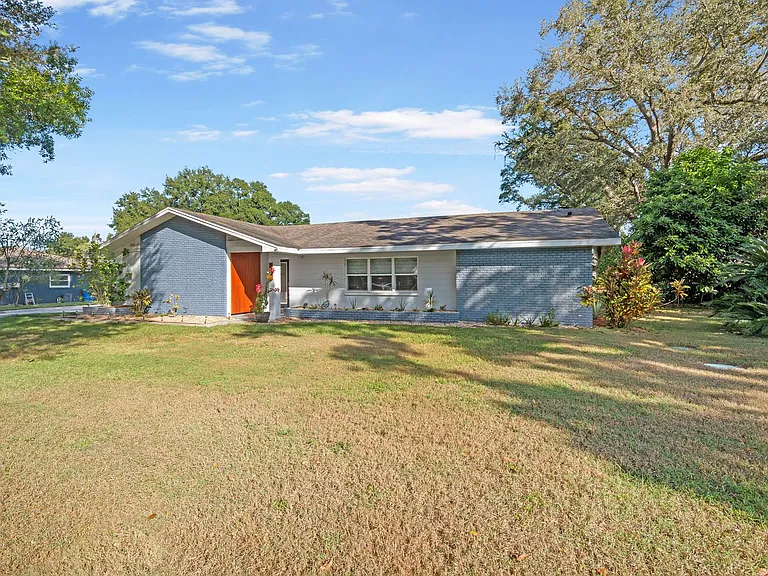 608 Overhill Dr — Photo 1