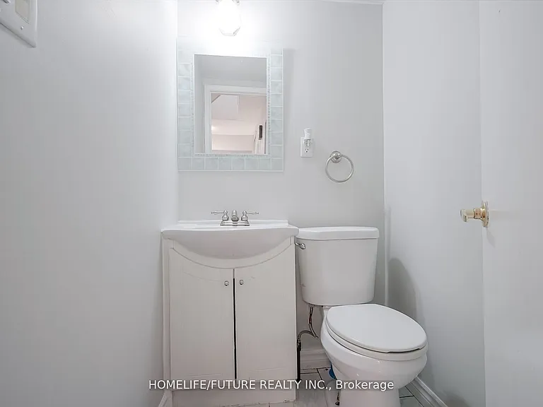 47 Carisbrooke Sq #MAIN 2ND FLR — Photo 22