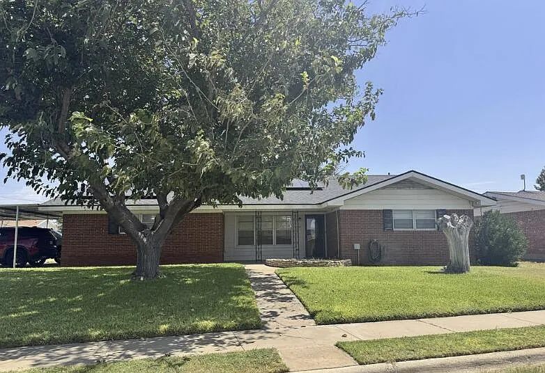 3 bed, 2.0 bath, 2616 sqft, $1,900 — Photo 1