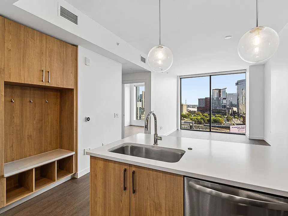 1212 Demonbreun St #914