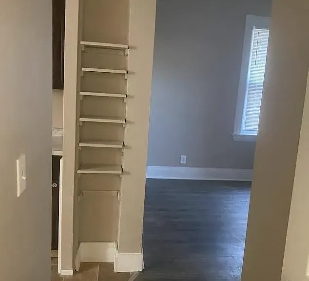 4570 Hamilton Ave — Photo 12