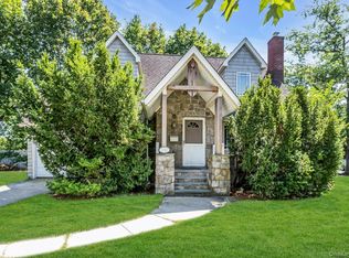 1782 Adlin Ct, East Meadow, NY 11554