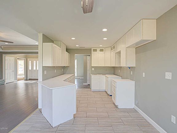 5th image of 400 Grand Oak Blvd