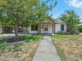 301 Globe Ave, Blue Mound, TX 76131