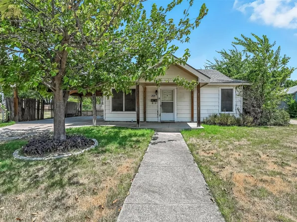 301 Globe Ave, Blue Mound, TX 76131