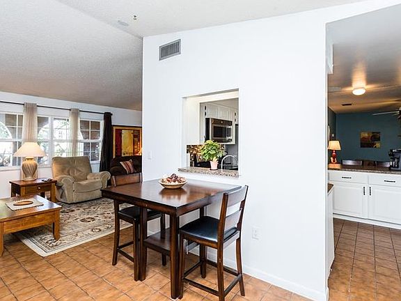 5th image of 304 Larkspur Ct
