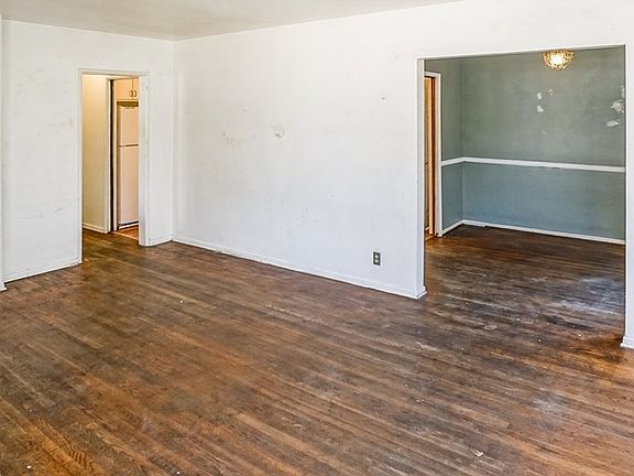 3rd image of 3206 W Chandler Blvd