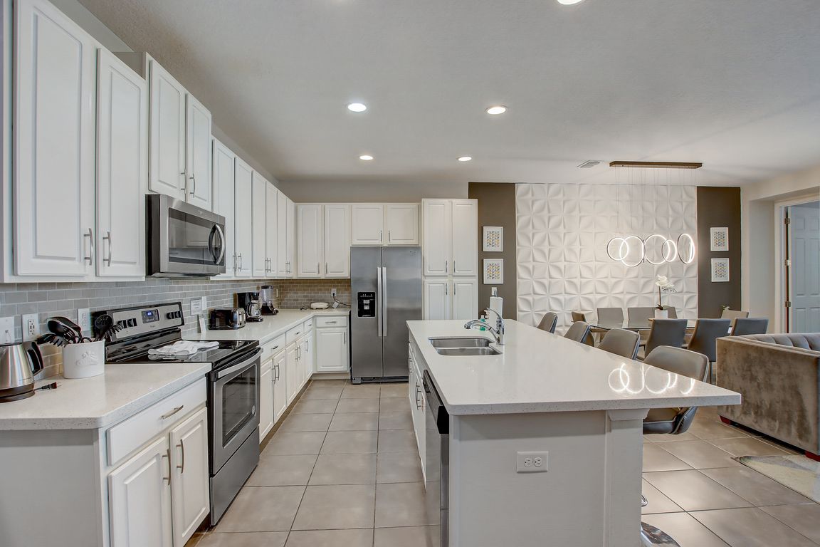 Carey Palm Cir-016