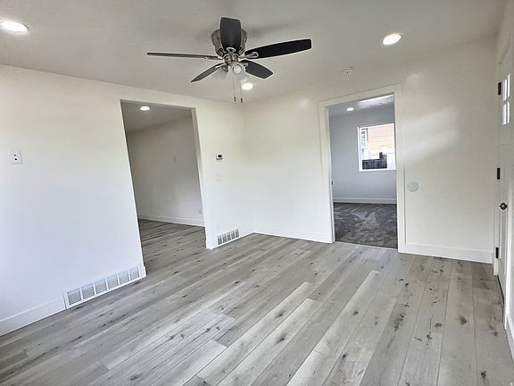 3rd image of 640 S Navajo St