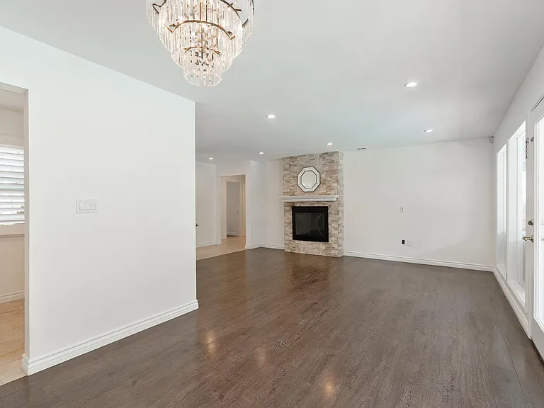 1030 Cynthia Ave — Photo 6